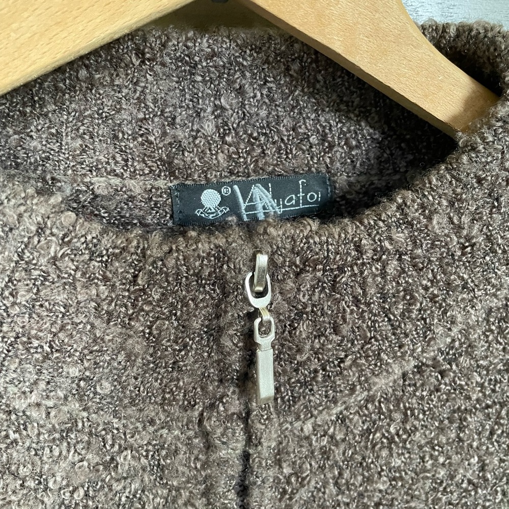 Alyafoi Sweater - Picture 3 of 16